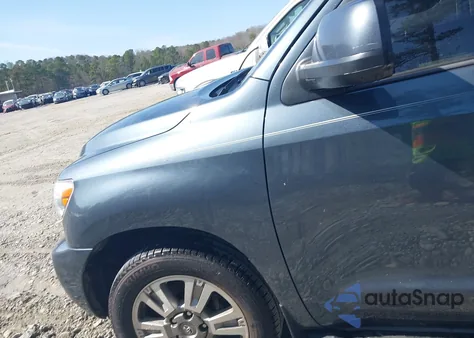 2010 Toyota Sequoia Sr5 5.7L V8 z USA, uszkodzony, nr VIN 5TDZY5G13AS024514